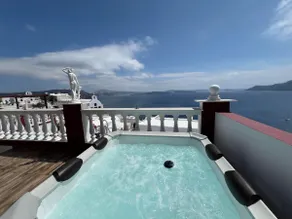 Captain’s Single Studio in Oia - Image 2