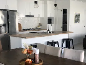Beautiful Modern family home in Paradise! - Image 3