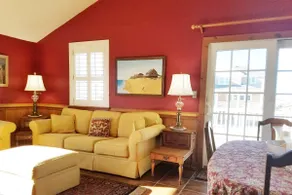 The Little Cottage (Walk to the beach!) - Image 3