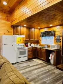 Moto Getaway|Deck| HotTub|Queen Bed, Fire & Nature - Image 4