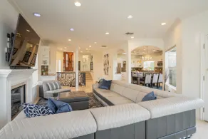 Luxury Modern w/ Great LA Views - Image 3