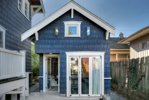 Spacious Luxury 1 Bedroom Loft in South Seattle - Image 1