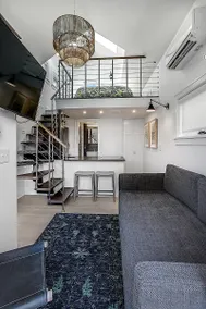 Spacious Luxury 1 Bedroom Loft in South Seattle - Image 2