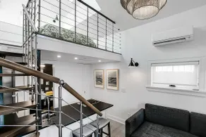 Spacious Luxury 1 Bedroom Loft in South Seattle - Image 3