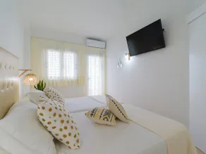 Beachfront Apartment Playa Del Aguila - Image 4
