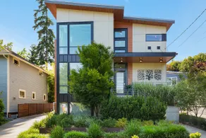 Outdoor Sauna & Soaking Tub, Top Floor Apartment - Image 2
