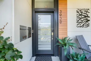 Outdoor Sauna & Soaking Tub, Top Floor Apartment - Image 3
