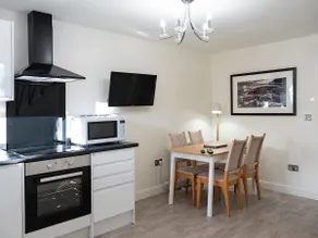 35 Quaker Lane - Image 4