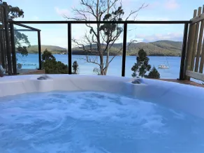 The Beach House- private jacuzzi and wood fire! - Image 2