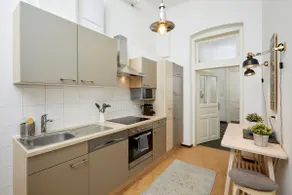 Central, charming “4-person apartment in an old building” - Image 3