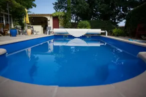 Provençal apartment with its large swimming pool - Image 3