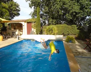 Provençal apartment with its large swimming pool - Image 4