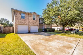 6 Bedroom Family Home in Round Rock - Image 2