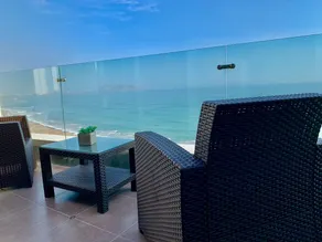 Oceanfront penthouse with terrace and 180° view - Image 3