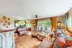 Peaceful Tropical Retreat Near Queens Bath - Image 4