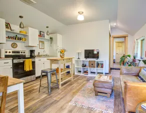 Cozy Guest Home in Downtown White Salmon - Image 2