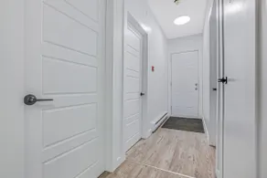 *Freshly Renovated* 2 Bedroom Apt. in Gatineau - Image 2
