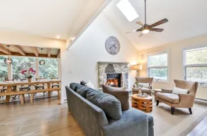 Private Heated Indoor Pool & Jacuzzi & Lake View - Image 4