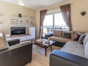Olive Vacation House with Heated Pool - Image 3