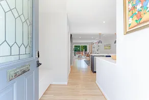 Walk to museums and restaurants. Free Parking. - Image 2