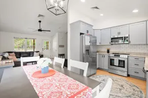 Cozy beach house with fire pit and 5 minute drive to several beaches! - Image 2