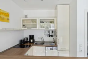 Bright apartment with balcony & garage by Besilima - Image 3