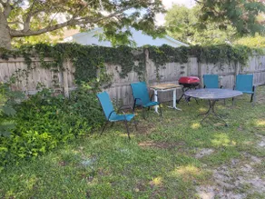 Super Cute Lots of privacy & parking. Pet Friendly - Image 4