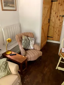 Cosy, private 1 bedroom cottage set in woodland. - Image 4