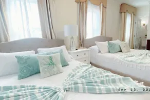 Colonial Newport Townhouse - Image 4