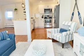Colonial Newport Townhouse - Image 2