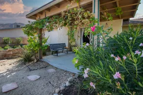 Great Vibe House + Hot Tub, Minutes to JTree Park - Image 2