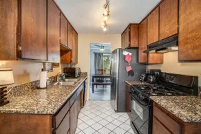 Great Vibe House + Hot Tub, Minutes to JTree Park - Image 4