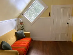Large Quirky Sunny Farmhouse Apartment - Image 3