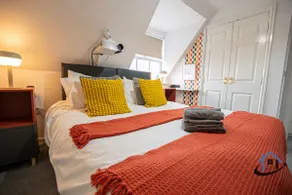 Garfield House 3 bed sleeps 7 Nr Rushden Lakes - Image 2