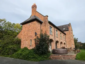 Gaer Hall Guilsfield a country mansion with hottub - Image 2