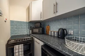 Bright flat in Lauder Centre - Image 4
