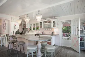 Charming Wooded Farmhouse Donkey Retreat - Image 5