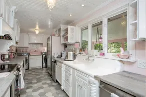 Charming Wooded Farmhouse Donkey Retreat - Image 2