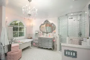 Charming Wooded Farmhouse Donkey Retreat - Image 4