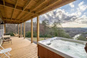 The Toccoa Overlook - Image 4