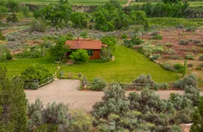 Canyon Hideout Cabin - Image 2