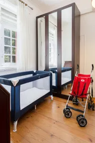 Best House Center - with Garage Parking - Image 5