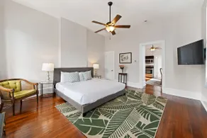 Fab Garden District Loft w/Balcony on Magazine St - Image 3