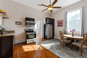 Fab Garden District Loft w/Balcony on Magazine St - Image 4