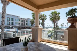 Life’s a beach…house with gorgeous ocean&pier views. A few steps to the waves.,. - Image 2