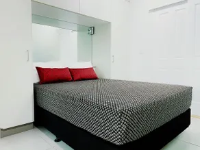 Harbour-view Waterfront Apartment - Image 4