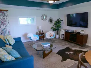 Fox Hill: A modern lakefront getaway - Image 3