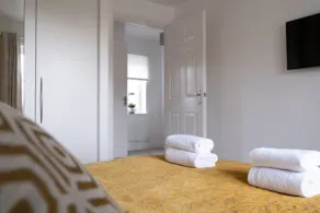 Sorrel House Stylish 2 Bedroom 2 Bathroom - Image 2