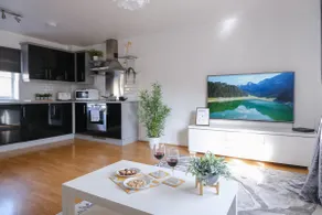 Sorrel House Stylish 2 Bedroom 2 Bathroom - Image 3