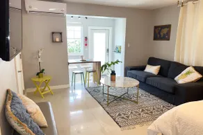 Beach studio w/patio- AC - Free parking & laundry! - Image 2